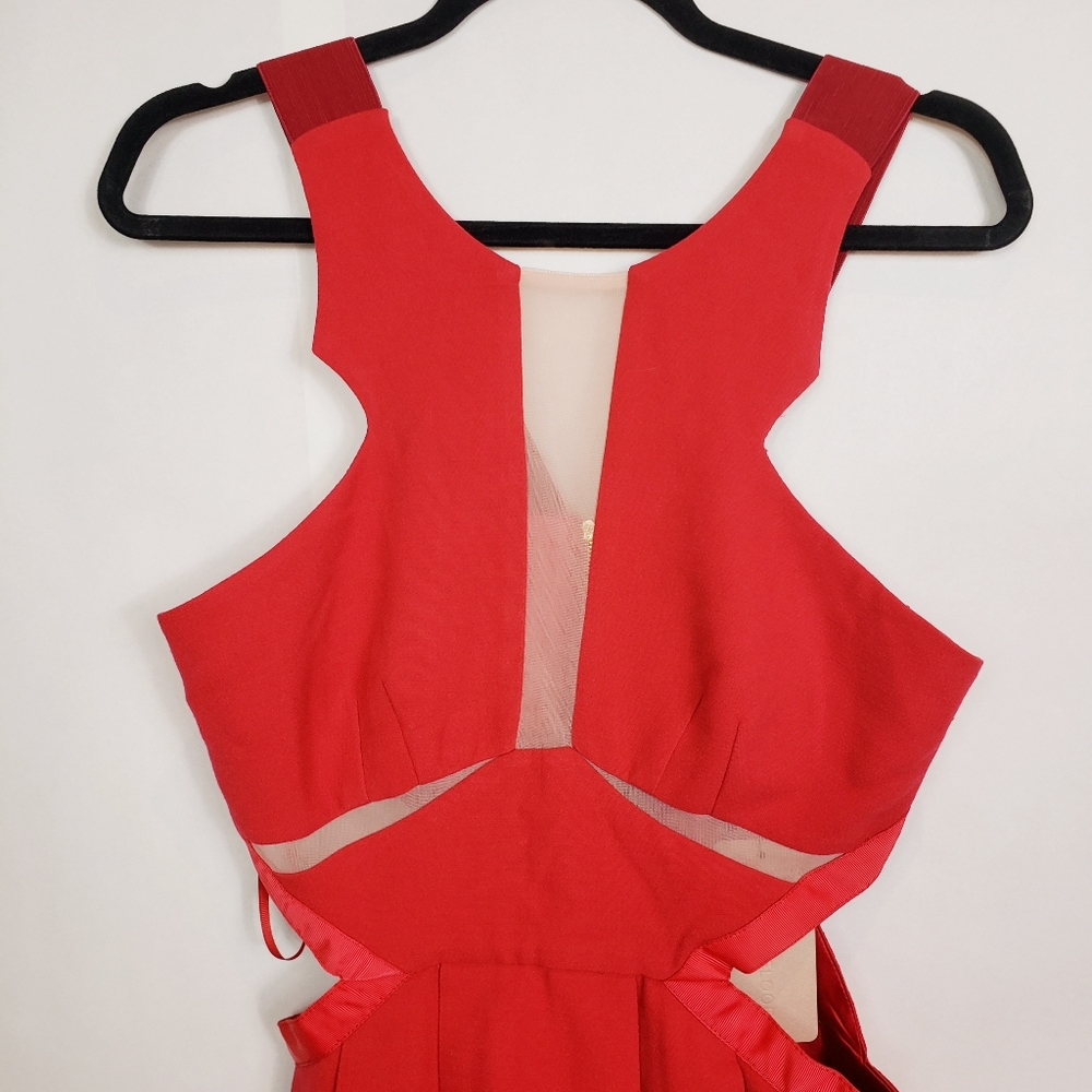 🆕️ Three Floor Look see cut out sides dres - Picture 3 of 8